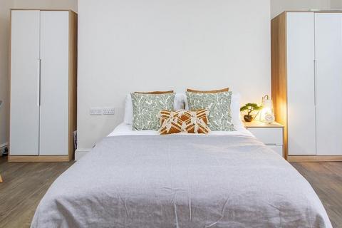 Studio to rent, Gower Street, London WC1E
