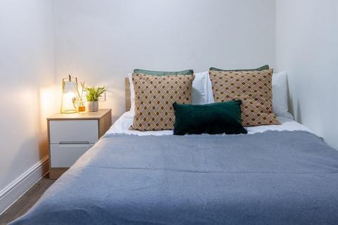 Studio to rent, Gower Street, London WC1E