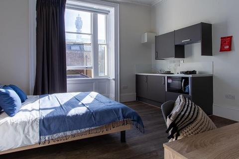 Studio to rent, Gower Street, London WC1E