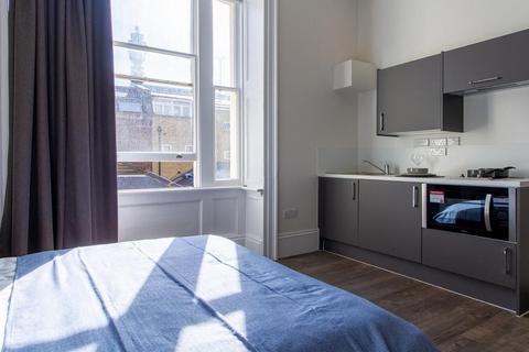Studio to rent, Gower Street, London WC1E