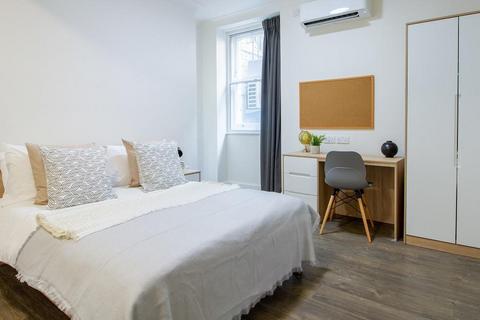 Studio to rent, Gower Street, London WC1E