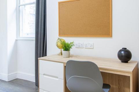 Studio to rent, Gower Street, London WC1E