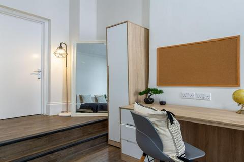 1 bedroom in a flat share to rent, Gower Street, London WC1E