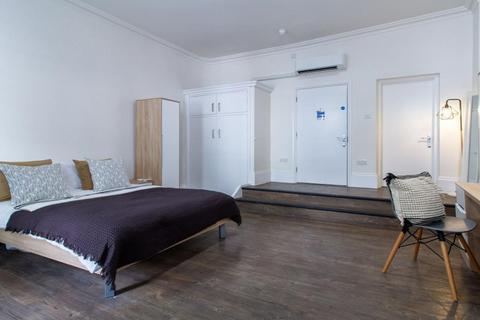 1 bedroom in a flat share to rent, Gower Street, London WC1E