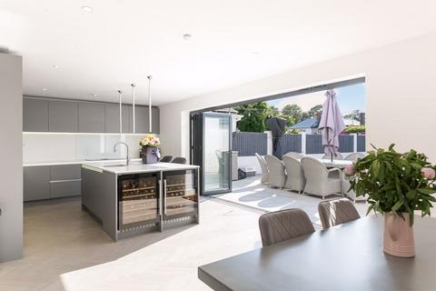 5 Northway, Wallington, SM6 8DH