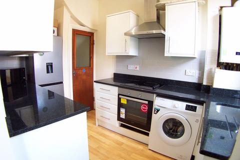 5 Royal Park Mount, Leeds, LS6 1HL
