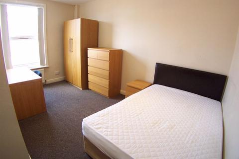 5 Royal Park Mount, Leeds, LS6 1HL