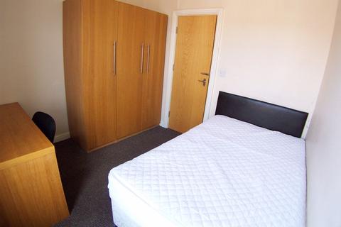 5 Royal Park Mount, Leeds, LS6 1HL