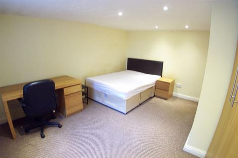 5 Royal Park Mount, Leeds, LS6 1HL
