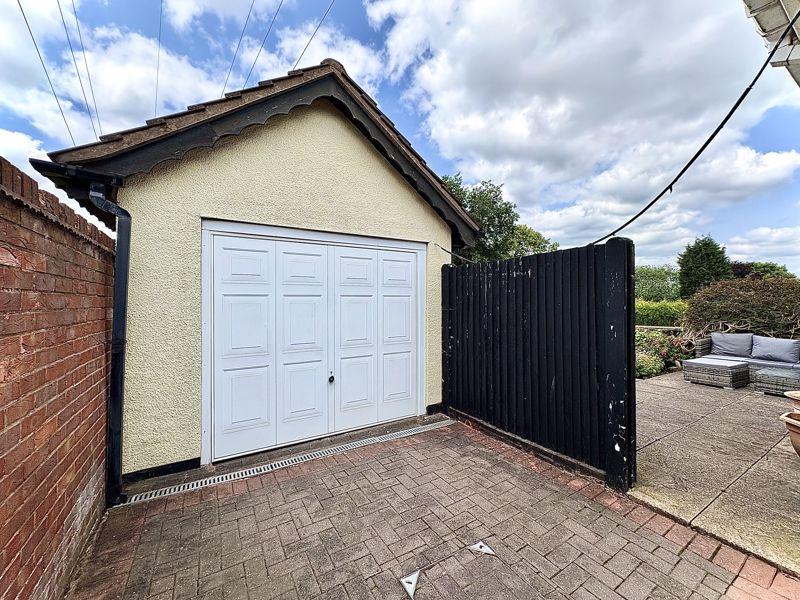 Detached garage