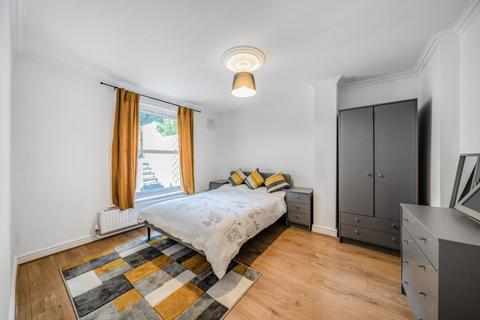 2 bedroom flat to rent, Ellison Road, London, SW16