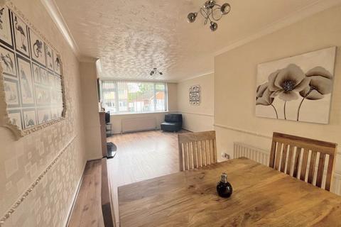 40 Forest Close, Sutton Coldfield, B74 2JZ