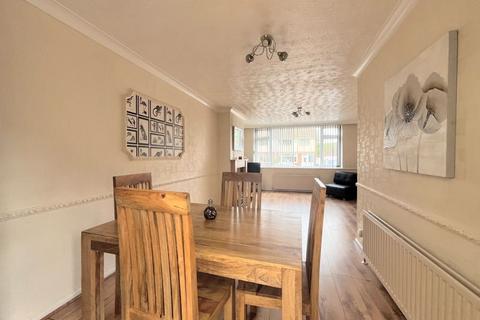40 Forest Close, Sutton Coldfield, B74 2JZ
