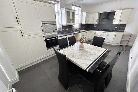4 bedroom semi-detached house for sale, Llannerch Road West, Rhos on Sea