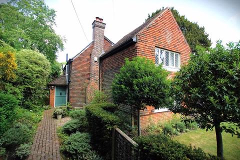 The Priors Deans Lane, Walton On The Hill, Tadworth, KT20 7UD