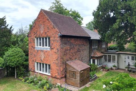 The Priors Deans Lane, Walton On The Hill, Tadworth, KT20 7UD
