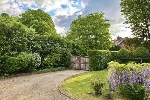 The Priors Deans Lane, Walton On The Hill, Tadworth, KT20 7UD