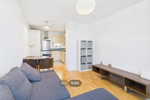 2 bedroom apartment to rent, Queens Court, Queens Dock Avenue, HU1 3DR