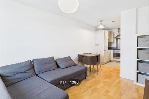 2 bedroom apartment to rent, Queens Court, Queens Dock Avenue, HU1 3DR