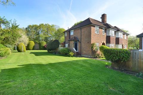 18 Ditton Lawn, Thames Ditton, KT7 0EN