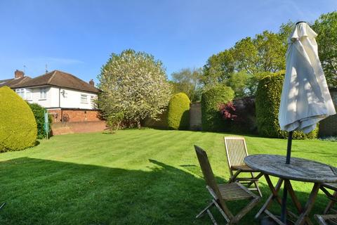 18 Ditton Lawn, Thames Ditton, KT7 0EN