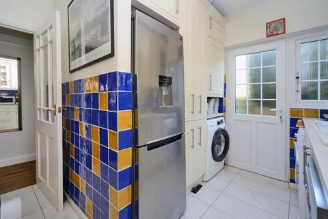 18 Ditton Lawn, Thames Ditton, KT7 0EN