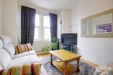 2 bedroom maisonette for sale, Lyndhurst Road, London, N22