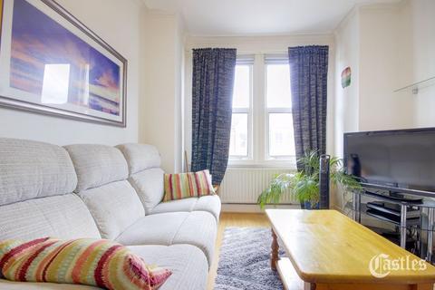2 bedroom maisonette for sale, Lyndhurst Road, London, N22