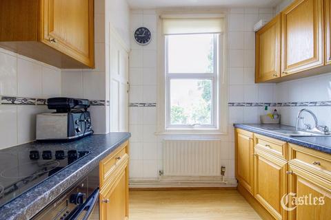 2 bedroom maisonette for sale, Lyndhurst Road, London, N22