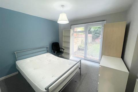 5 bedroom terraced house to rent, *£140ppw excl bills* Park Ravine, The Park, NG7 1DJ