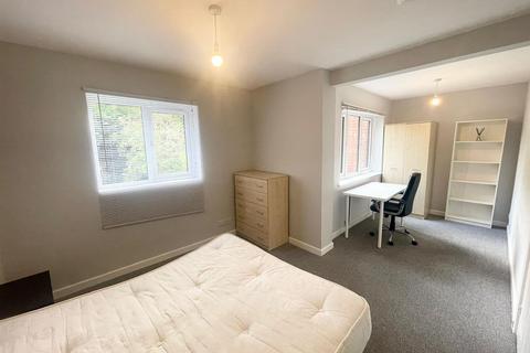 5 bedroom terraced house to rent, *£140ppw excl bills* Park Ravine, The Park, NG7 1DJ