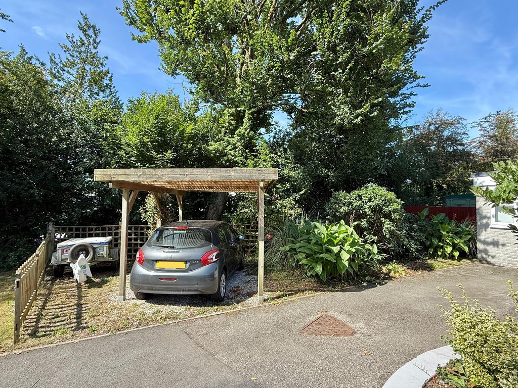 Car Port &#43; Ample Parking