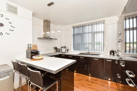 2 bedroom flat for sale, Wessex Avenue, Bognor Regis, West Sussex