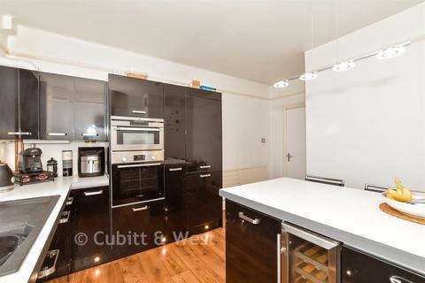 2 bedroom flat for sale, Wessex Avenue, Bognor Regis, West Sussex