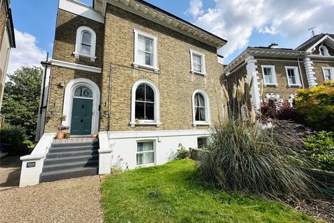 16b The Waldrons, Croydon, CR0 4HB