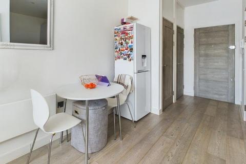 1 bedroom apartment for sale, Bath Road, Slough, Berkshire, SL1