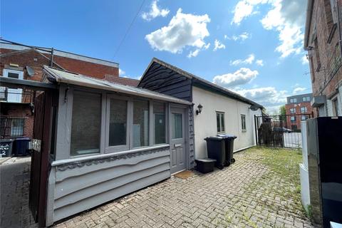 2 bedroom detached house to rent, Silver Street, Trowbridge