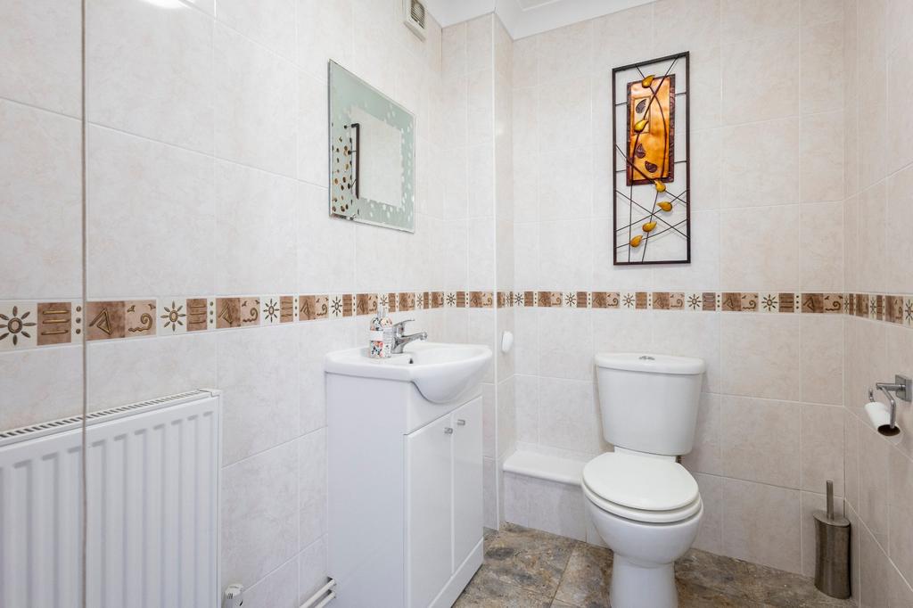Cloakroom/Wc