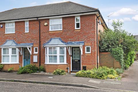 2 bedroom end of terrace house to rent, Roding Gardens, Essex IG10