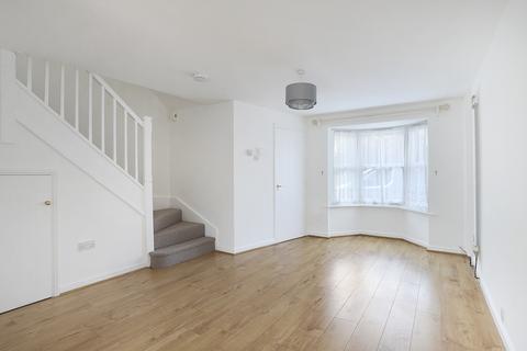 2 bedroom end of terrace house to rent, Roding Gardens, Essex IG10
