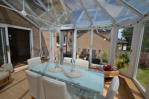 21 Evesham Grove, Bradford, BD10 8TN