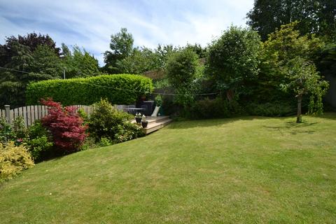 21 Evesham Grove, Bradford, BD10 8TN