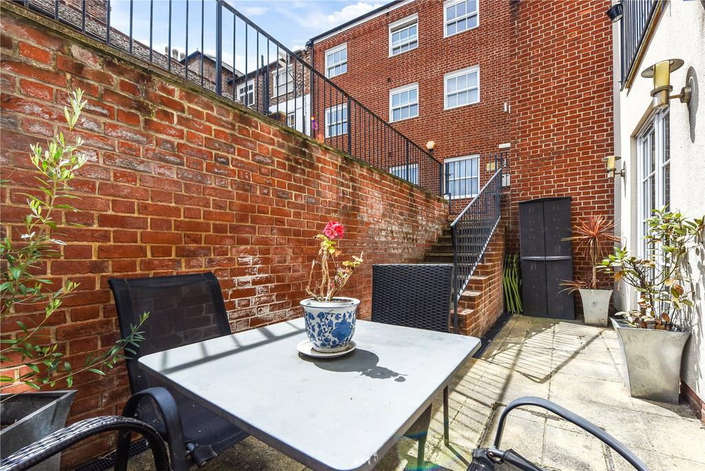 Private Courtyard