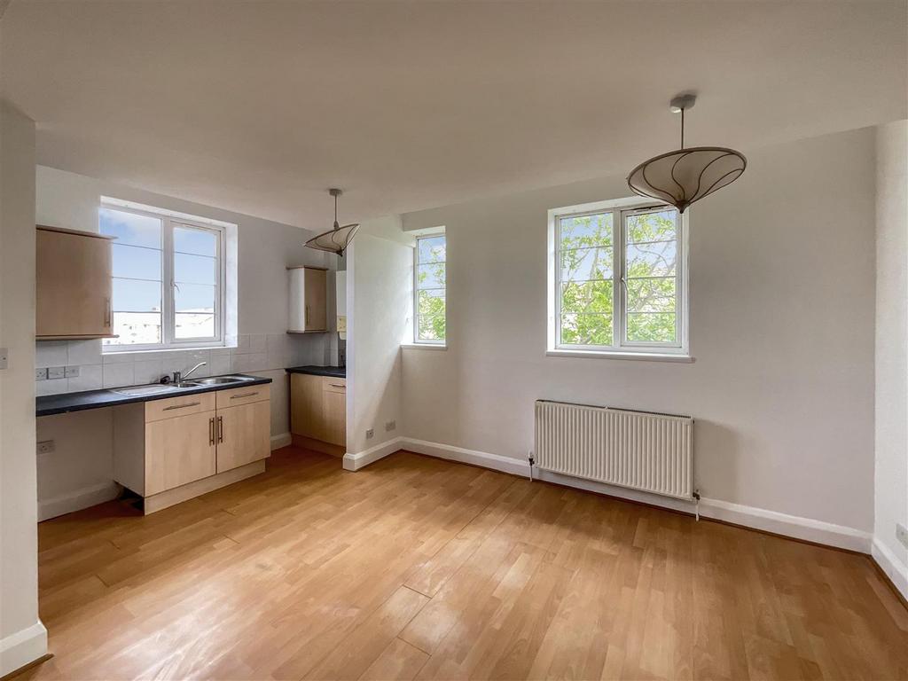 Lounge/Kitchen