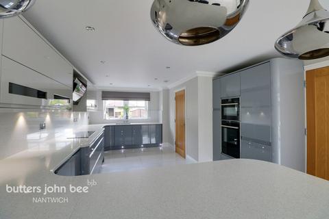 4 bedroom detached house for sale, Den Lane, Crewe