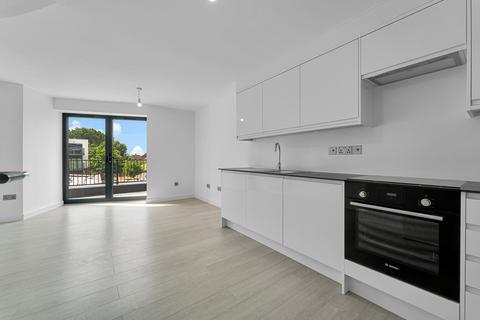 2 bedroom flat to rent, Staines Road, Feltham, TW14