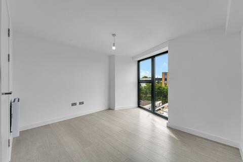 2 bedroom flat to rent, Staines Road, Feltham, TW14