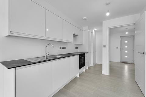 2 bedroom flat to rent, Staines Road, Feltham, TW14