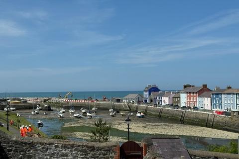 2 Belle Vue Gardens, Aberaeron, SA46