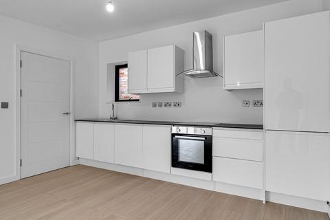 2 bedroom bungalow to rent, Staines Road, Feltham, TW14